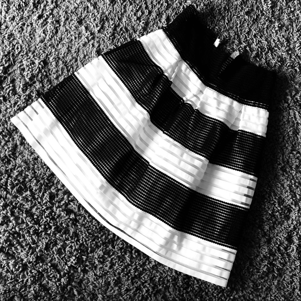 ❌SOLD Francesca’s dressy black and white skirt